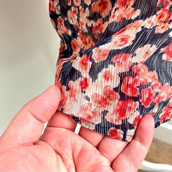 Joie 100% Silk Pleated Sheer Flutter Sleeve Floral Blouse  Size Extra Small - Picture 4 of 8